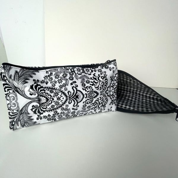 Oilcloth Zipper Bag - Paradise Black & White