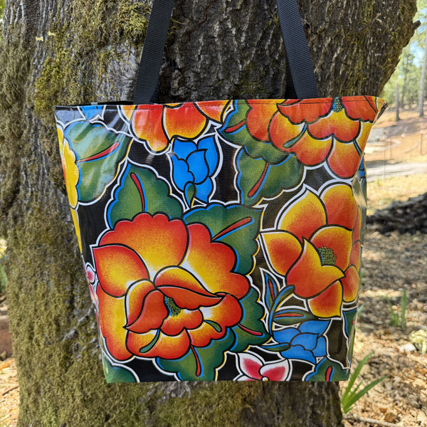 TOTE Reversible Oilcloth Market Bag - Frida Black/Black Polka Dots