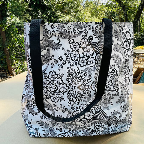 TOTE Reversible Oilcloth Market Bag - Paradise Black/Wildflower BW - 0