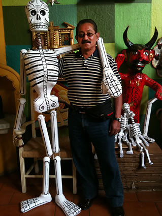 Gigante Dangling Papier Mache Skeleton